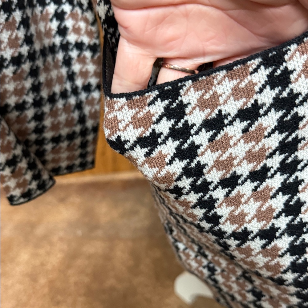 Cyrus Stylish Houndstooth Women's Jacket size medium. - Picture 3 of 7